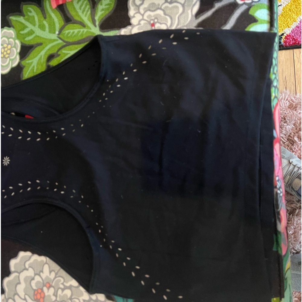 Athleta workout top. Never worn. Very firm fitting super cute
